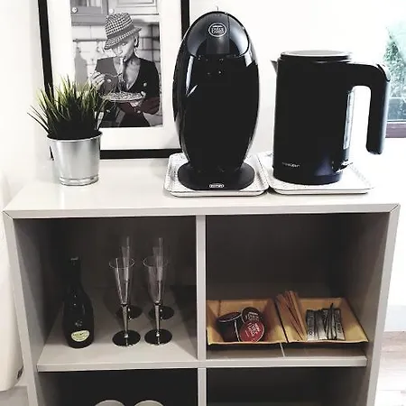 Проживание в семье Pasta Factory Guest