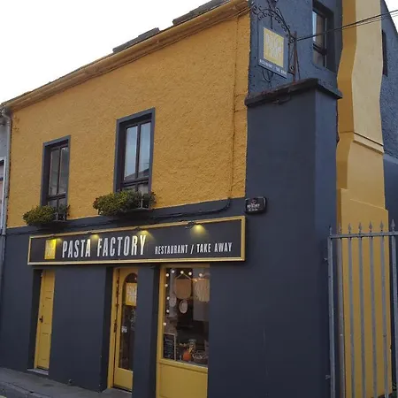 Δωμάτια σε οικογενειακή κατοικία Pasta Factory Guest Γκάλγουεϊ